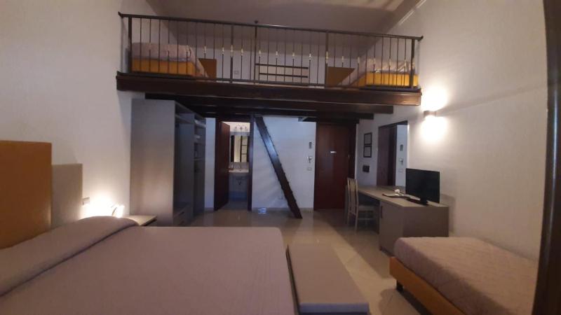 Family Room image 3