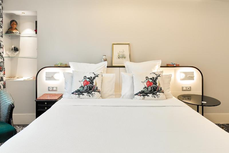 Superior King Room - Afterworks image 4