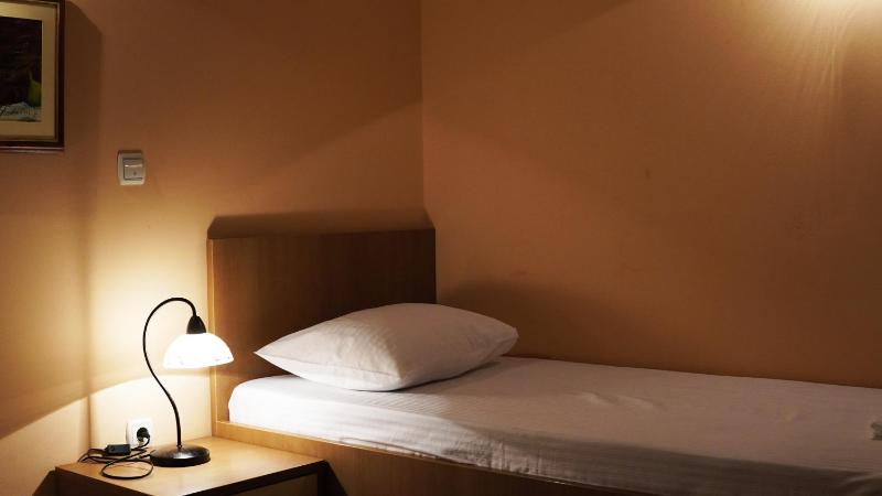 Twin Room image 4