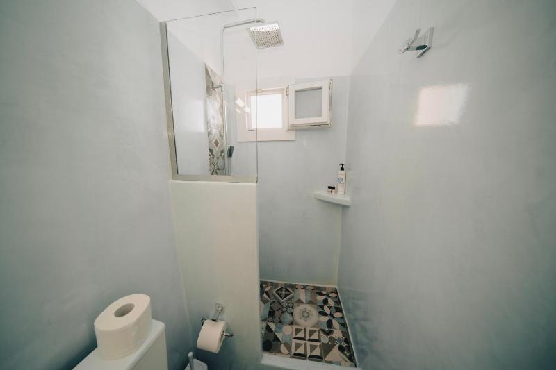 Superior Room (queen or twin) with Caldera View image 2