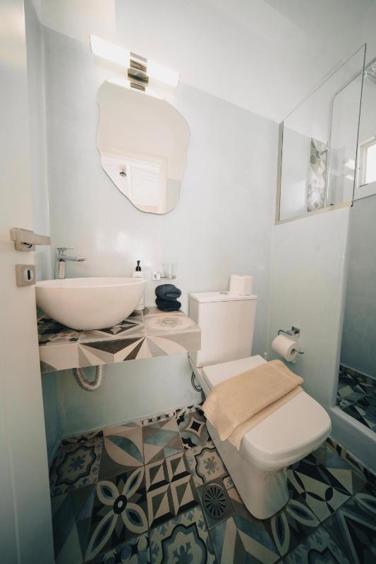 Superior Room (queen or twin) with Caldera View image 3
