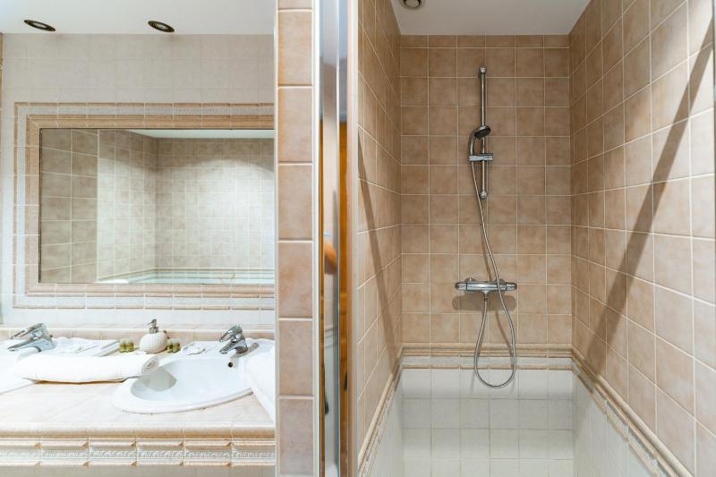 Magnifique Appartement - 160m2 - 3 Chambres - Centre de Bordeaux - image 9