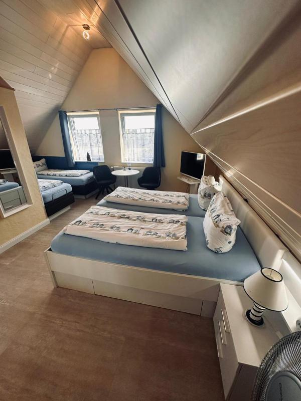 Family Room image 4