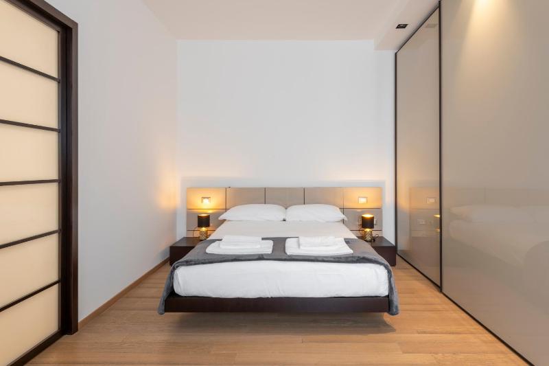 One-Bedroom Apartment image 2