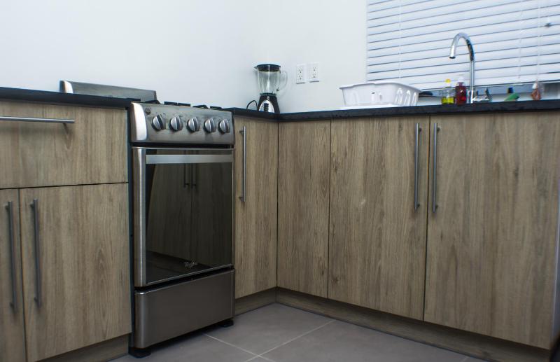 Vakantiehuis met privé zwembad in hartje Paramaribo - image 10