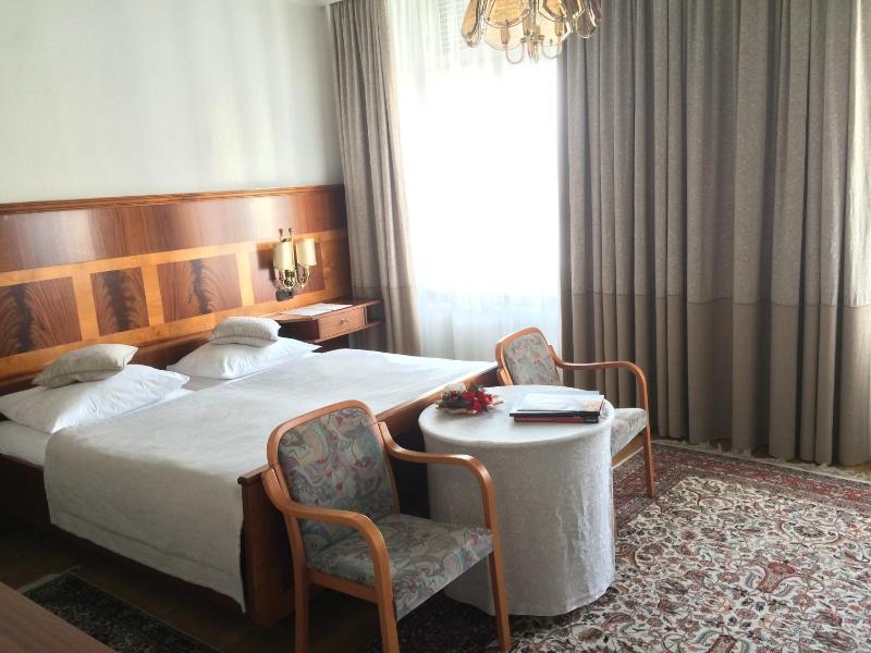 Classic Double Room image 2