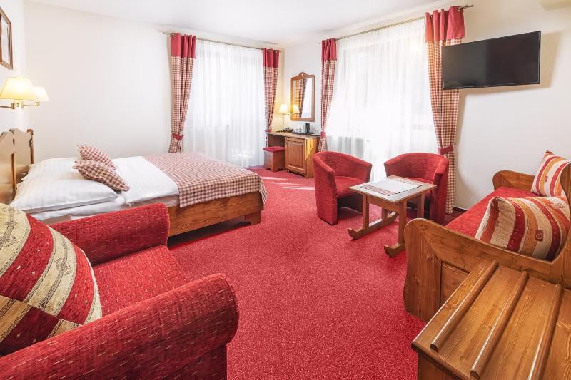 Standard Quadruple Room image 3