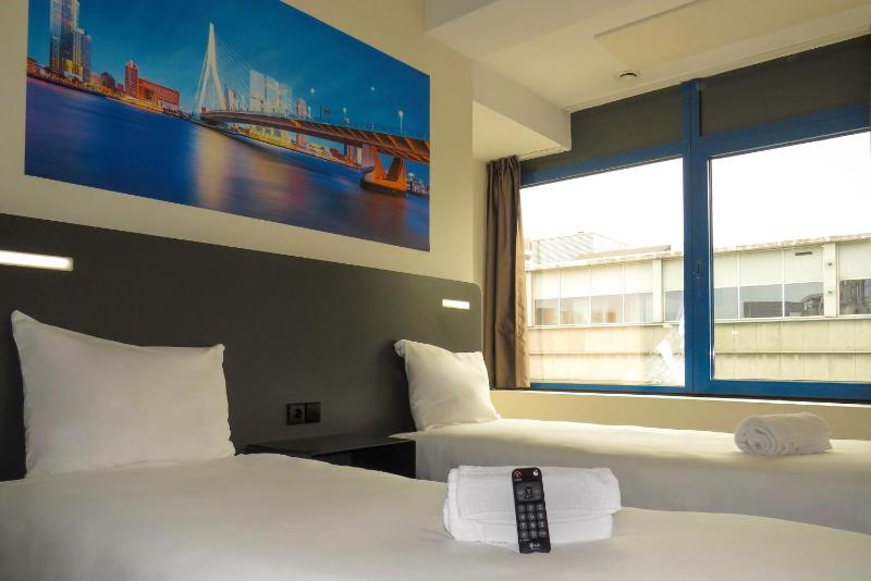 Twin Room image 1