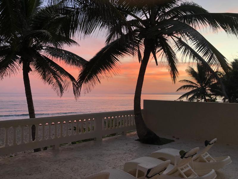 Three-Bedroom Apartment - Oceanfront image 4