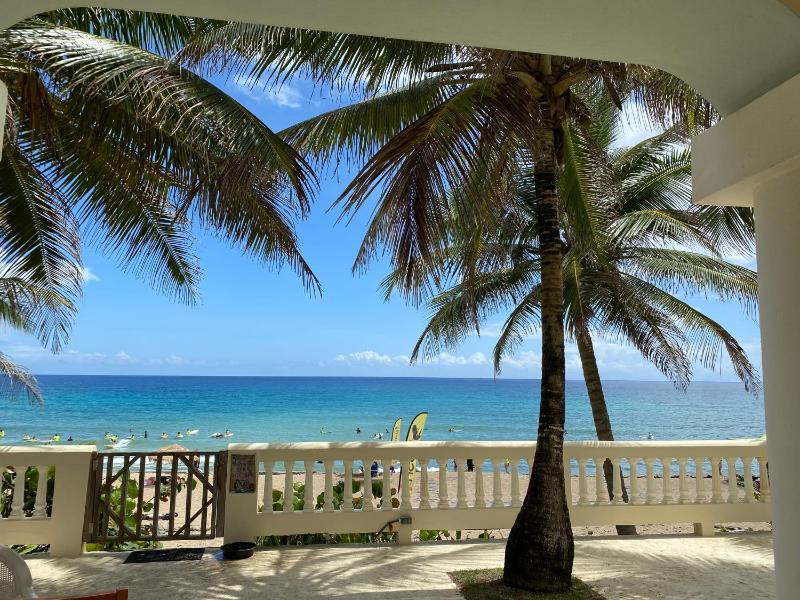 Three-Bedroom Apartment - Oceanfront image 2