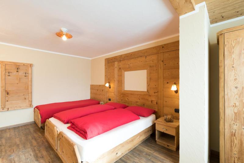 Quadruple Room image 2