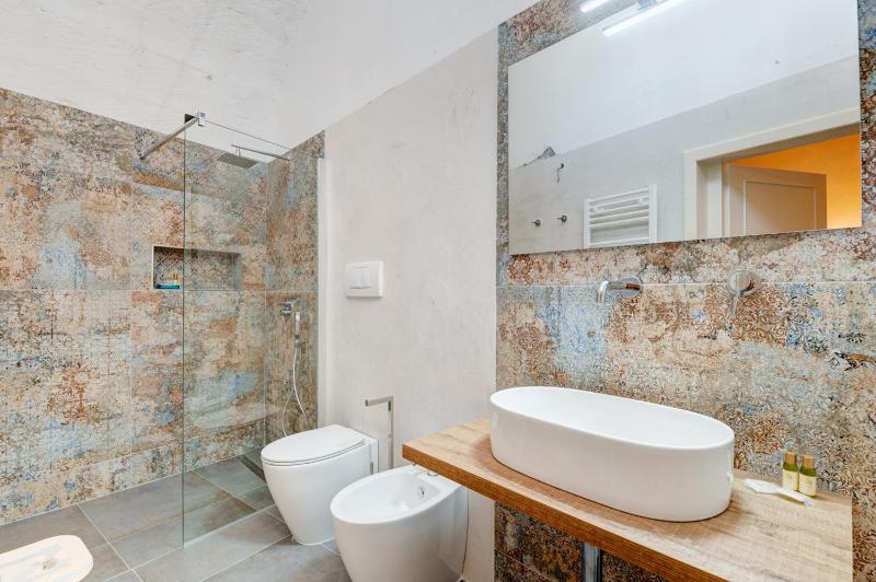 Superior Triple Room image 3