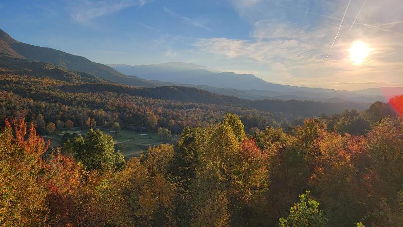 Cozy Cub, Breath taking Mtn views, Indoor pool Images