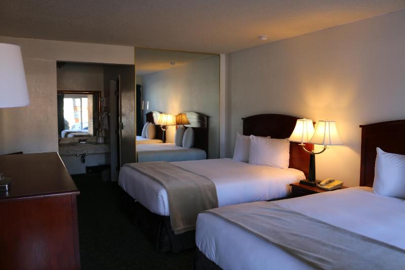 Double Queen Room - Non Smoking image 3