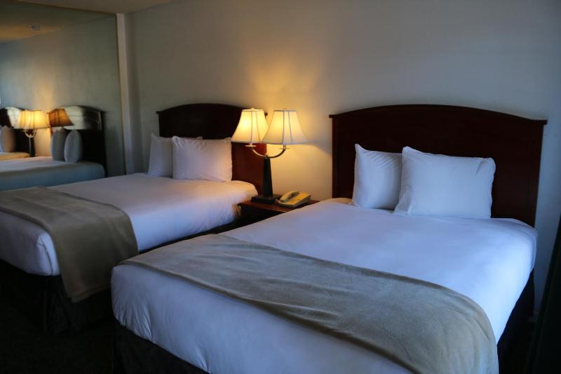 Double Queen Room - Non Smoking image 2