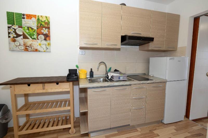 One-Bedroom Apartment with Sea View image 4