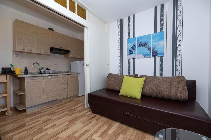 One-Bedroom Apartment with Sea View image 3