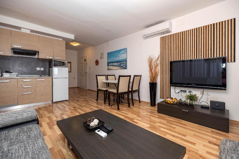 One-Bedroom Apartment (4 Adults) image 2
