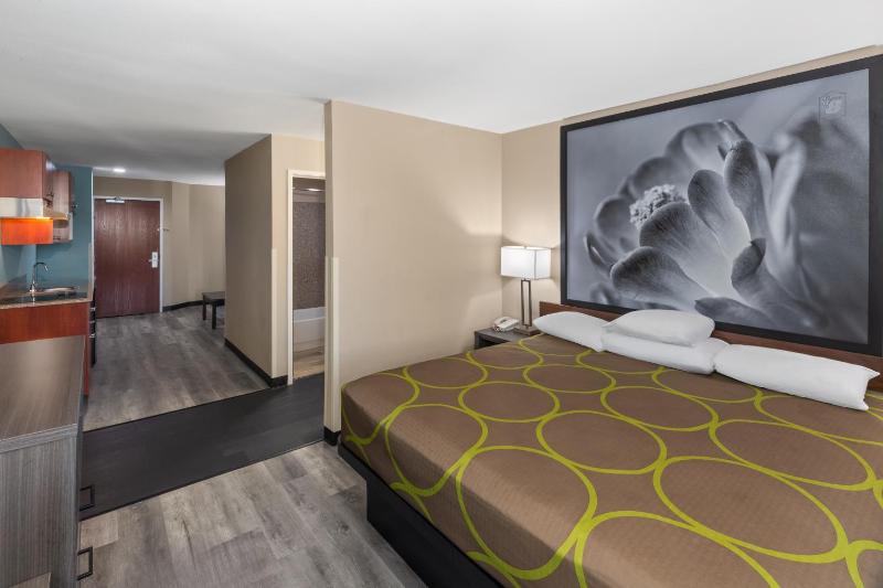 One-Bedroom Deluxe King Suite - Non-Smoking image 2