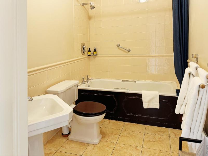 Double Room with Ocean View image 3
