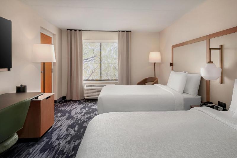 Standard Queen Room with Two Queen Beds image 1