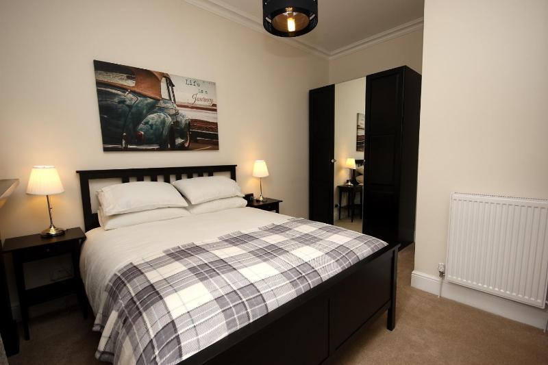One-Bedroom Apartment image 4