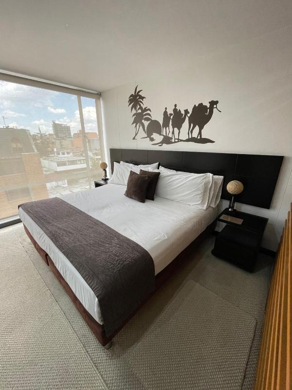 Hotel Regency Suites La Feria - image 2