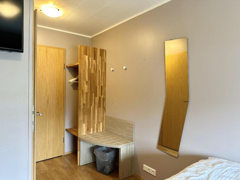 Twin Room with Private Bathroom image 3