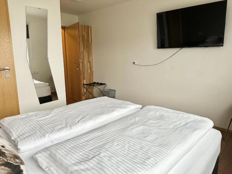 Double Room with Private Bathroom image 4