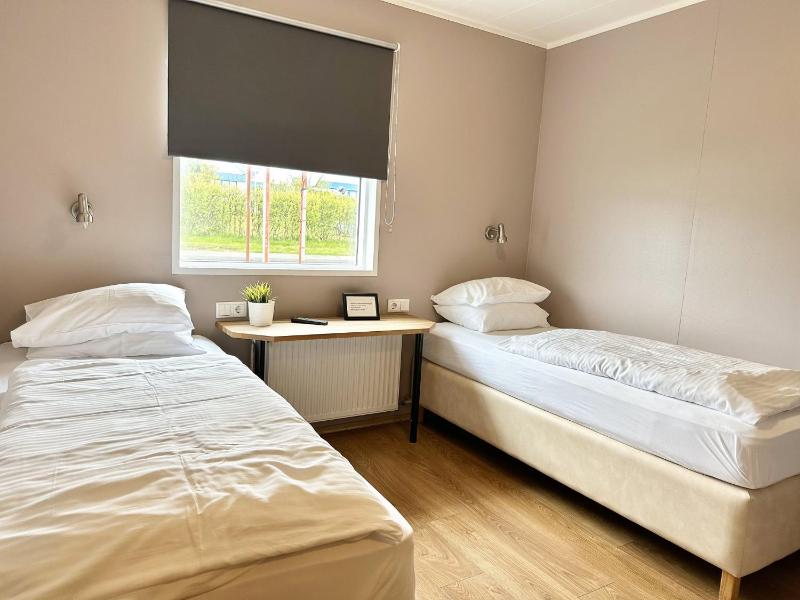Twin Room with Private Bathroom image 1