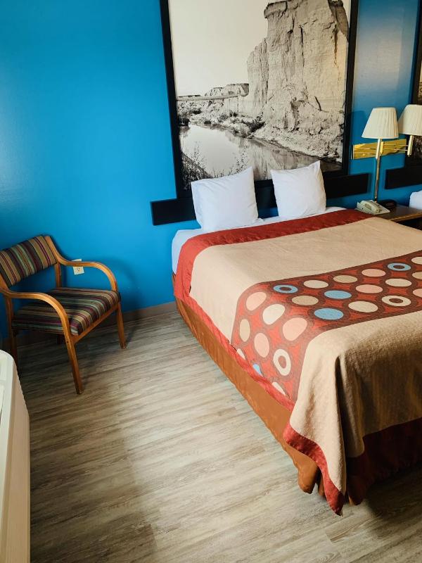 Double Room with Private Bathroom image 4