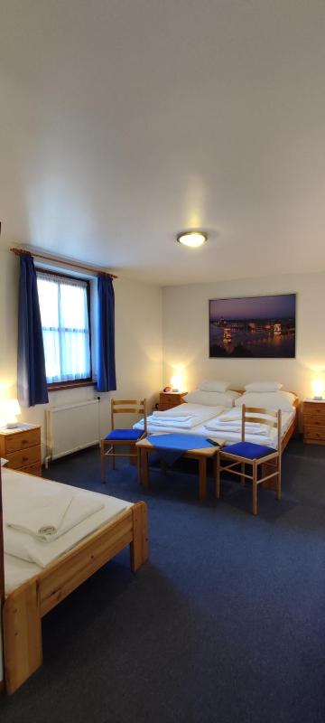 Double Room image 4