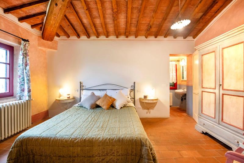 One-Bedroom Apartment image 1