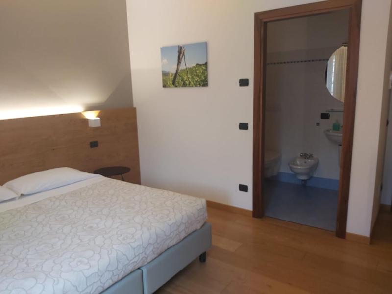 Double Room image 4