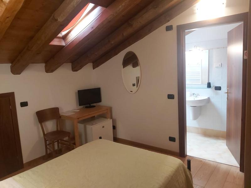 Single Room image 3