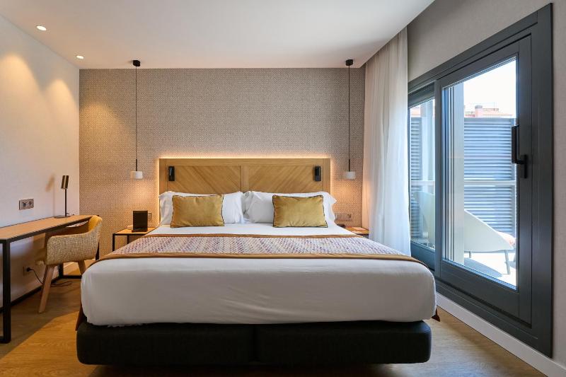 Deluxe Double Room with Private Pool image 1