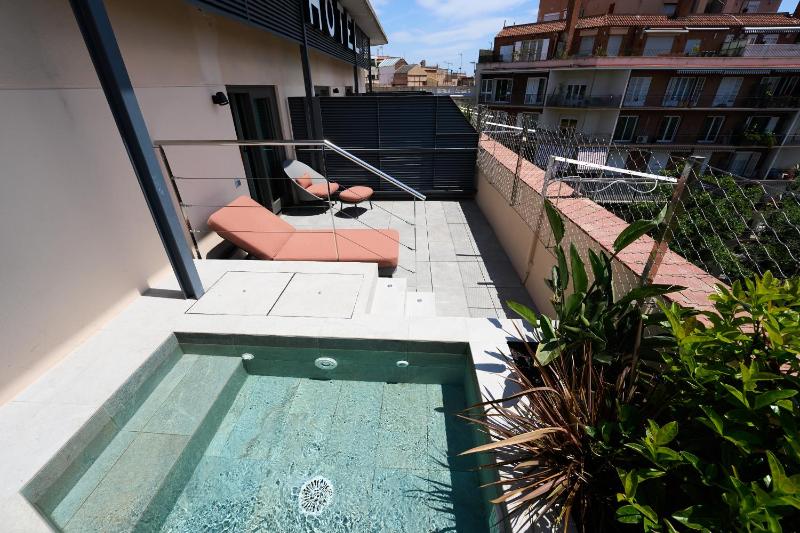 Deluxe Double Room with Private Pool image 3