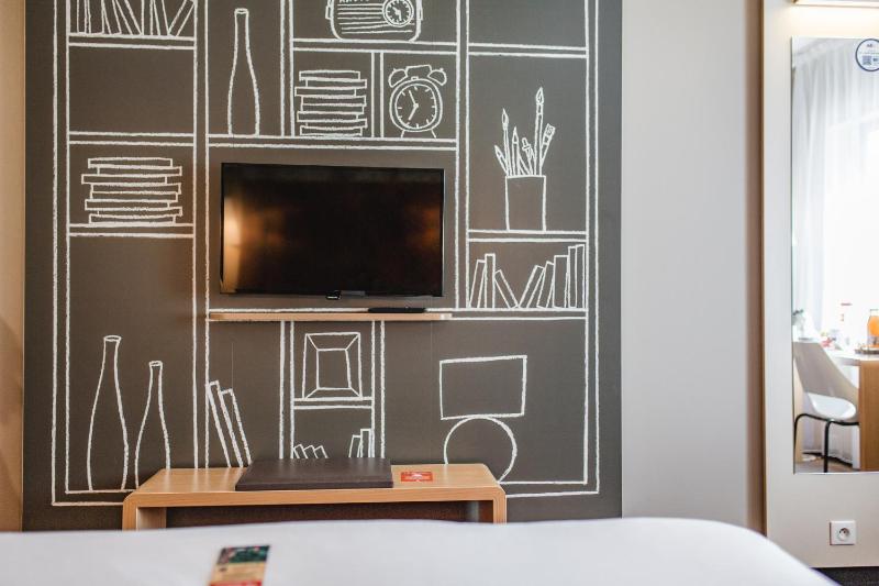 Standard Room with One Double Bed and Single Sofa Bed image 4
