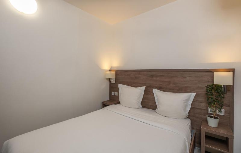 Comfort Double Room with Courtyard View image 1