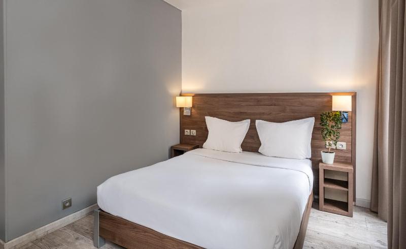 Comfort Double Room with Street View image 1