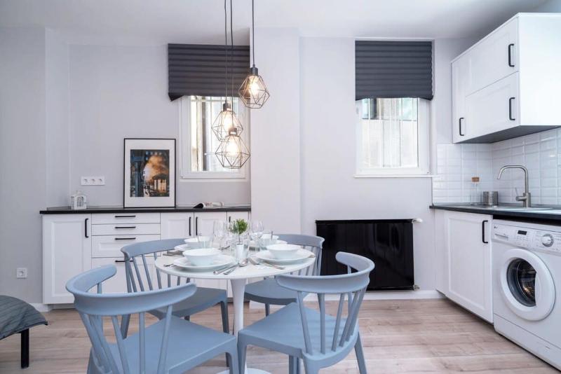 Super Central NEW apartment with air conditioning - image 10