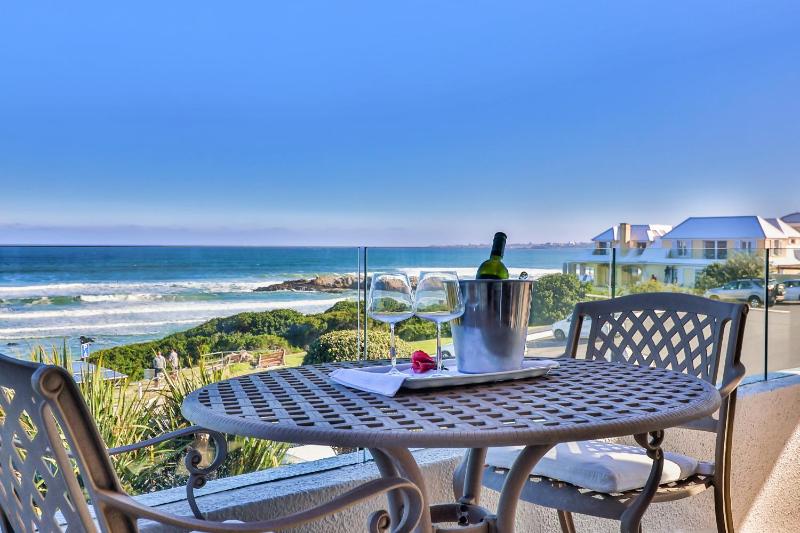 Hermanus Beachfront Lodge - image 12