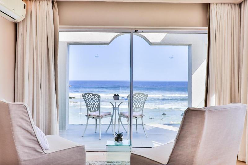 Hermanus Beachfront Lodge - image 6