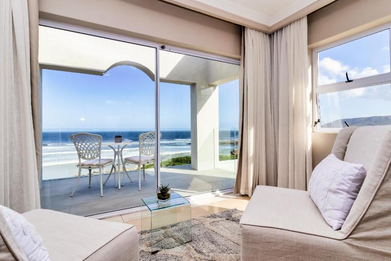 Hermanus Beachfront Lodge - image 5