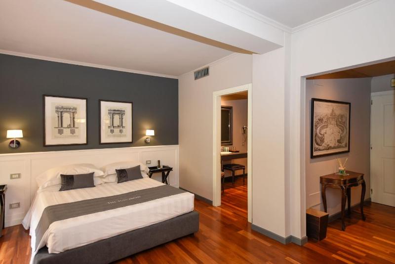 The Tuscanian Hotel - image 15