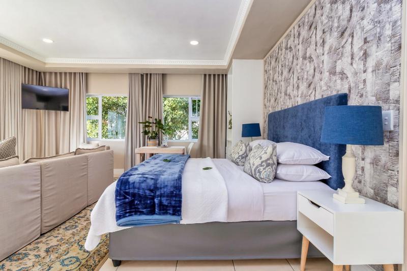 Hermanus Beachfront Lodge - image 13