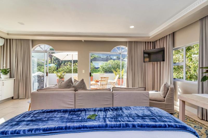 Hermanus Beachfront Lodge - image 15