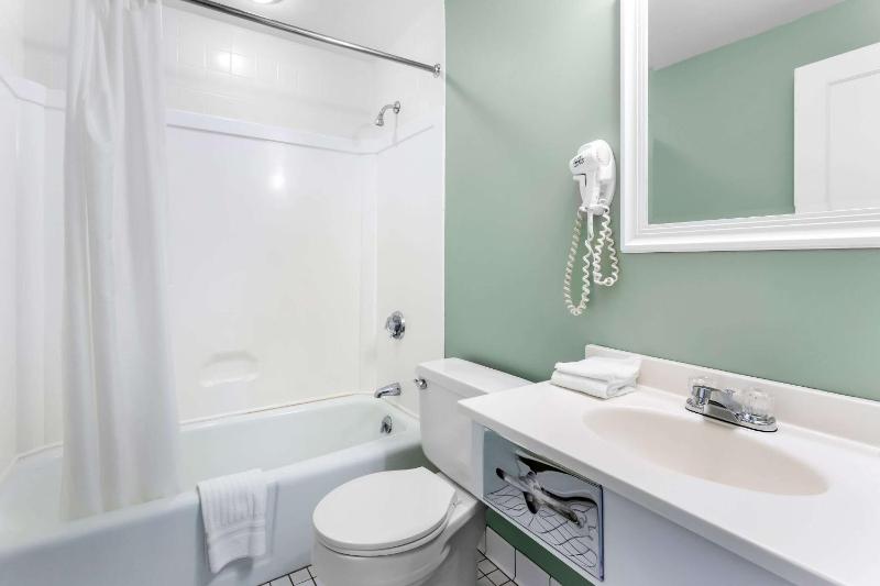 Standard Queen Room - Non-Smoking image 2