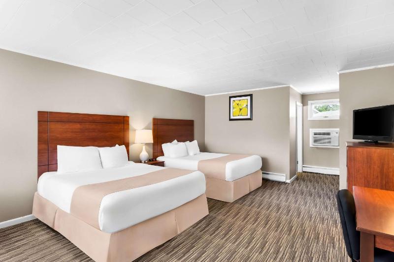 Standard Queen Room with Two Queen Beds - Non-Smoking image 1