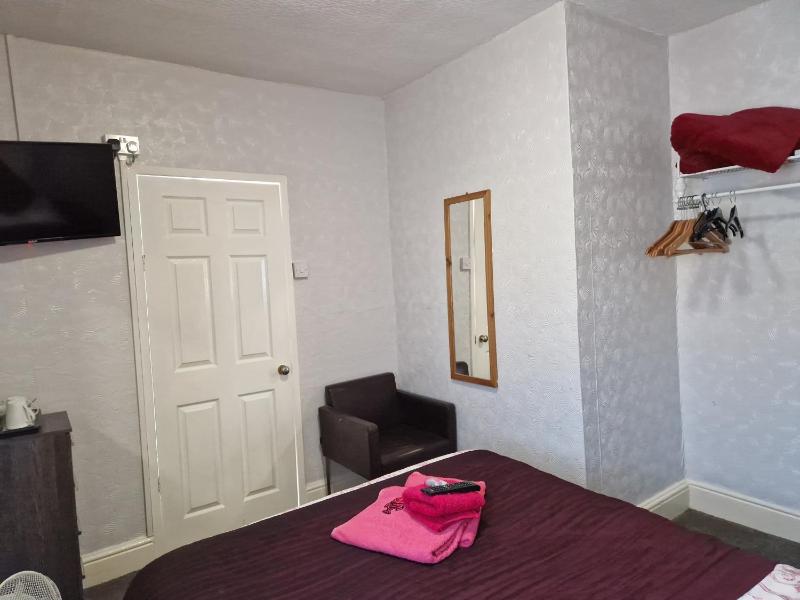 Double Room with Private Bathroom image 3